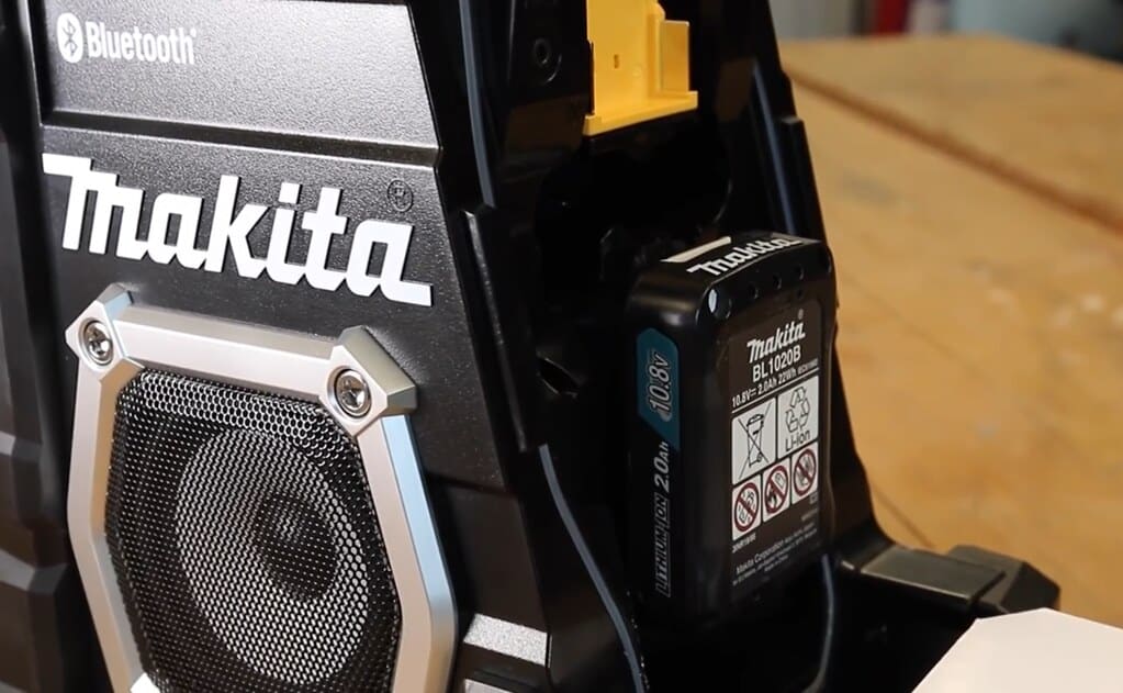 Image presents MAKITA 7.2 18V JOBSITE RADIO CORDLESS BLUETOOTH USB SPEAKER DMR108 SKIN ONLY